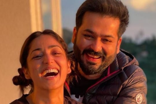 यामी गौतमनं पतीसोबत दिल्या दिवाळीच्या शुभेच्छा; मुंबईतील नव्या घरात साजरी होणार लग्नानंतरची पहिली दिवाळी