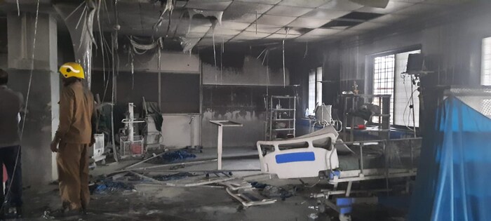 आयसीयू वॉर्डात लागलेल्या या आगीने अवघ्या काही क्षणात संपूर्ण वॉर्डला आपल्या विळख्यात घेतले. ही आग कशामुळे लागली, तसेच रुग्णालयाचे फायर ऑडिट झाले होते की नाही याबाबत चौकशी करण्यात यावी अशी मागणी होत आहे