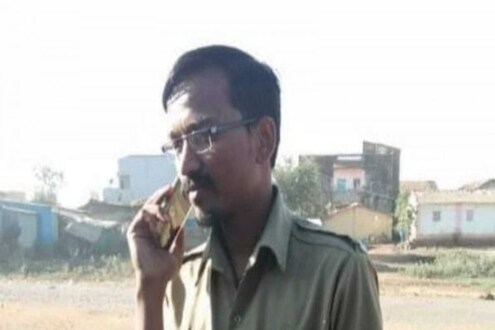 महाराष्ट्रातील आणखी एका एसटी चालकाचं टोकाचं पाऊल, हतबल कर्मचाऱ्याची आत्महत्या महाराष्ट्रातील आणखी एका एसटी चालकाचं टोकाचं पाऊल, हतबल कर्मचाऱ्याची आत्महत्या
