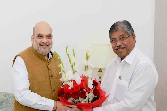 चंद्रकांत पाटील अमित शाहांच्या भेटीला, राज्यातील आगामी निवडणुकींच्या पार्श्वभूमीवर दिल्लीत खलबतं?