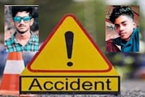 ट्रॅक्टरच्या धडकेत वाचले पण ट्रकनं चिरडलं; जीवलग मित्रांचा रस्त्यावरच गेला प्राण