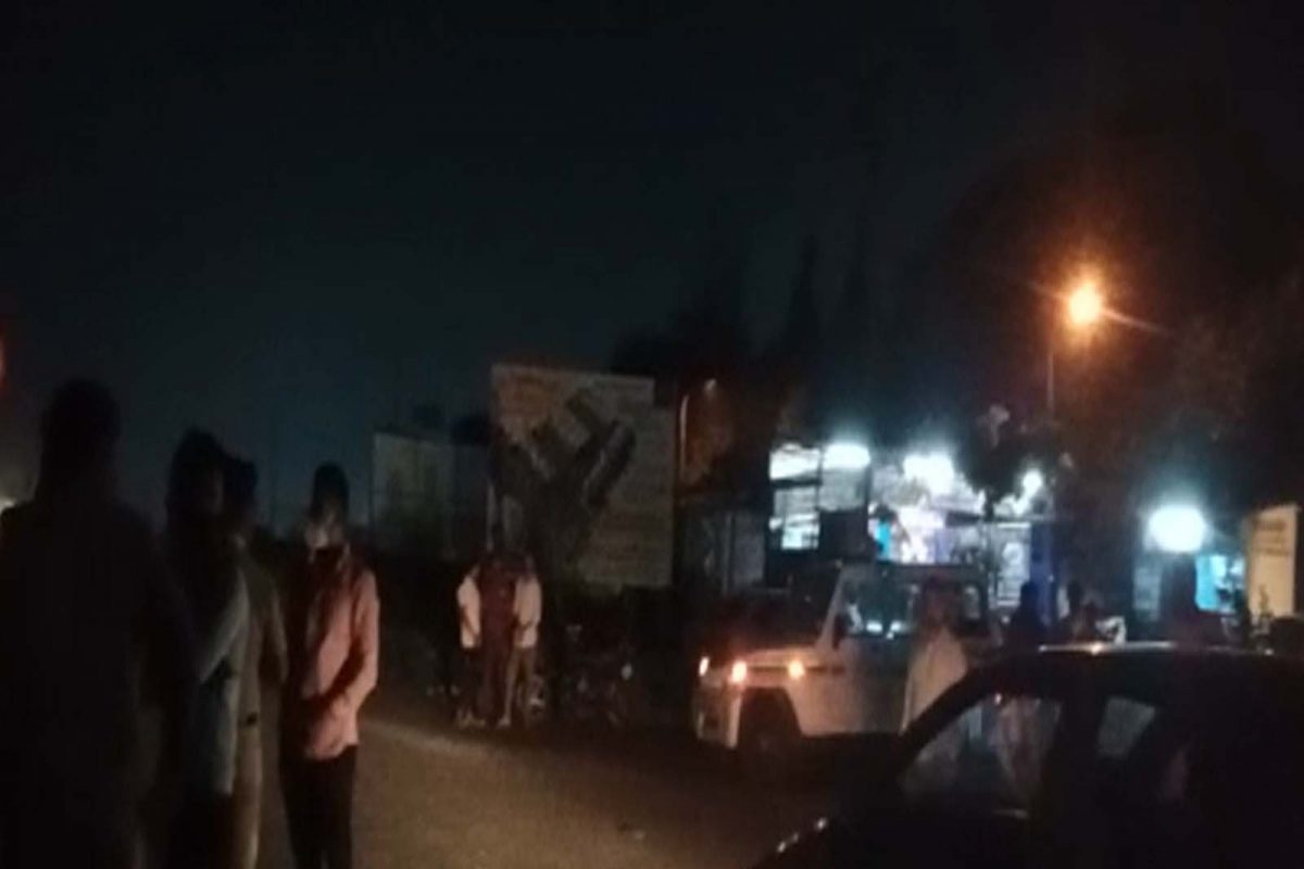 पुणे-सोलापूर महामार्गावरील कुरकुंभ गावच्या हद्दीमध्ये ही घटना घडली आहे.