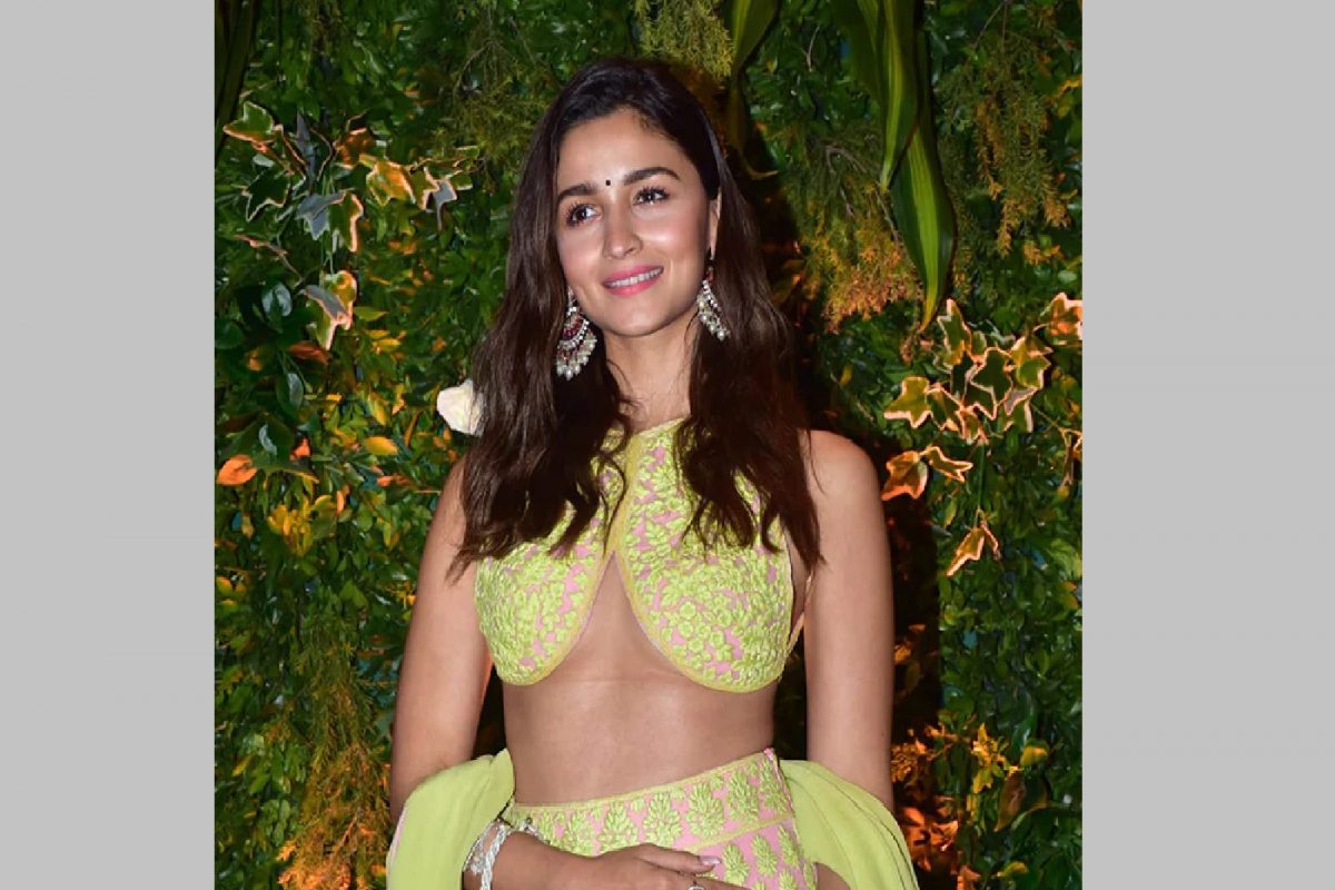 अनुष्का रंजनच्या संगीतमध्ये Alia Bhatt चा डान्स, जबरदस्त डान्स करुन रंगवली मैफिल; Watch Video