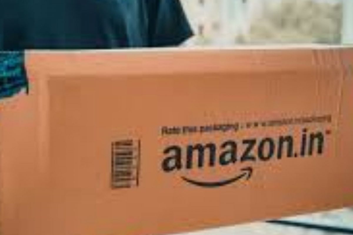 तिरंगा छापलेले शूज विक्री करणाऱ्या Amazon सेलरवर FIR दाखल; Home Minister कडून कारवाईचे आदेश