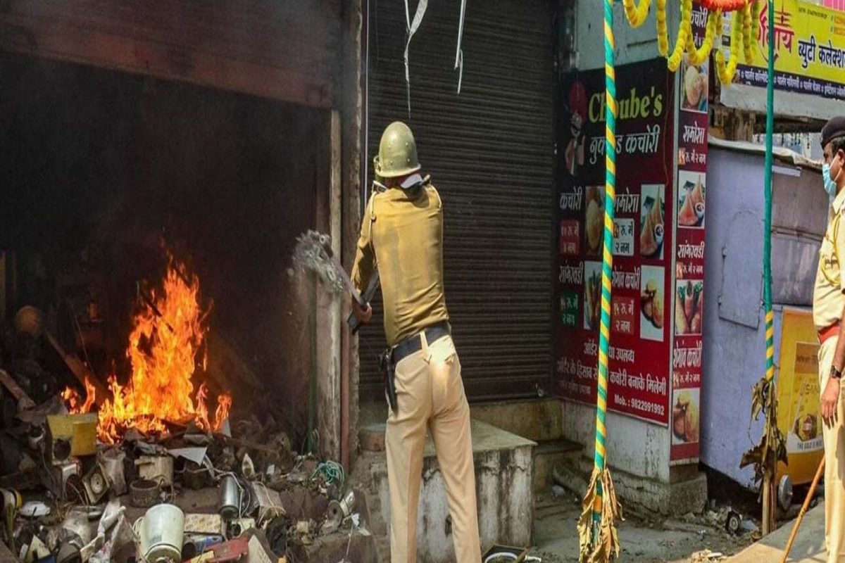 संचारबंदी व इंटरनेटबंदीमुळे अमरावती शहरातील व्यापाराला जवळपास 800 कोटींचा फटका बसला.