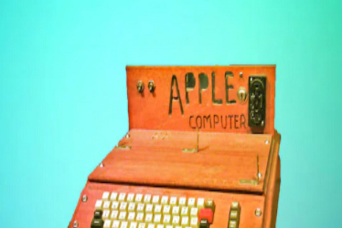 Steve Jobs यांनी तयार केलेल्या पहिल्या Apple Computer चा लिलाव, कोट्यवधींमध्ये बोली
