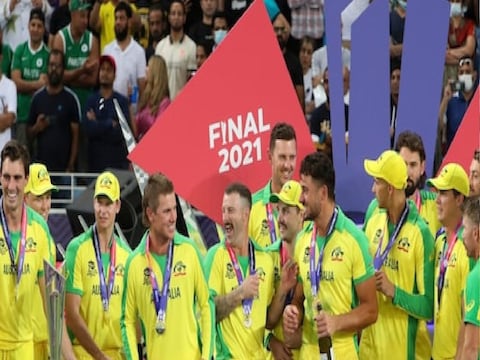 टीम इंडियानं 2007 साली टी20 वर्ल्ड कप जिंकला होता. त्यानंतर भारतीय क्रिकेट टीमला आजवर एकदाही ही स्पर्धा जिंकली नाही. मात्र यंदा एका भारतीयानं ऑस्ट्रेलिया टीमसोबत हा वर्ल्ड कप (T20 World Cup 2021) जिंकला आहे.