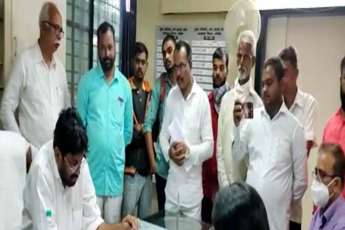 बच्चू कडूंची जलसंपदा विभागात अचानक धाड, अधिकाऱ्यांची तारांबळ, दोघांवर कारवाई बच्चू कडूंची जलसंपदा विभागात अचानक धाड, अधिकाऱ्यांची तारांबळ, दोघांवर कारवाई