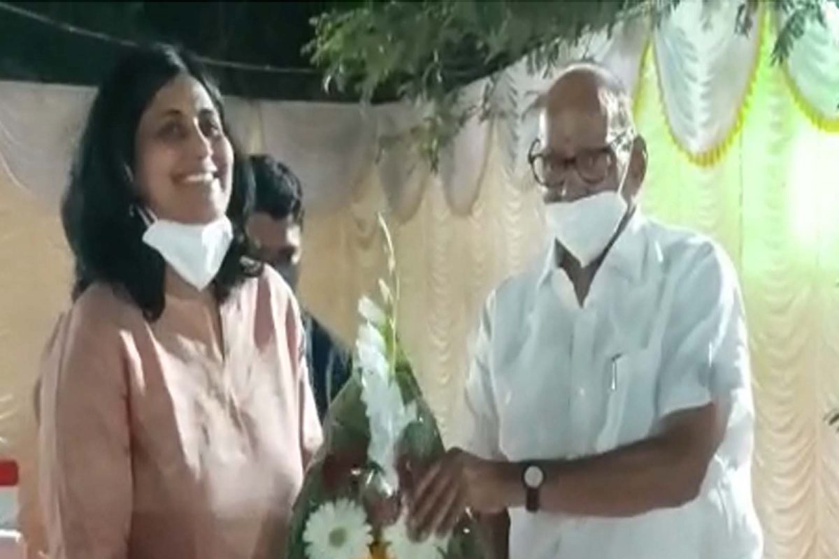 जगामधील कडधान्यातील पहिले हायब्रिड वाण विकसीत करण्यामध्ये डॉ. अनुपमा हिंगणे यांचा सिंहाचा वाटा आहे.