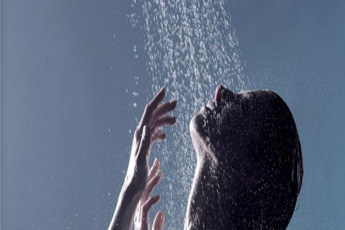 अभ्यंगस्नान करा; पण कडकडीत गरम पाण्याने नको; थंडीत अति गरम पाण्याची अंघोळ ठरेल घातक