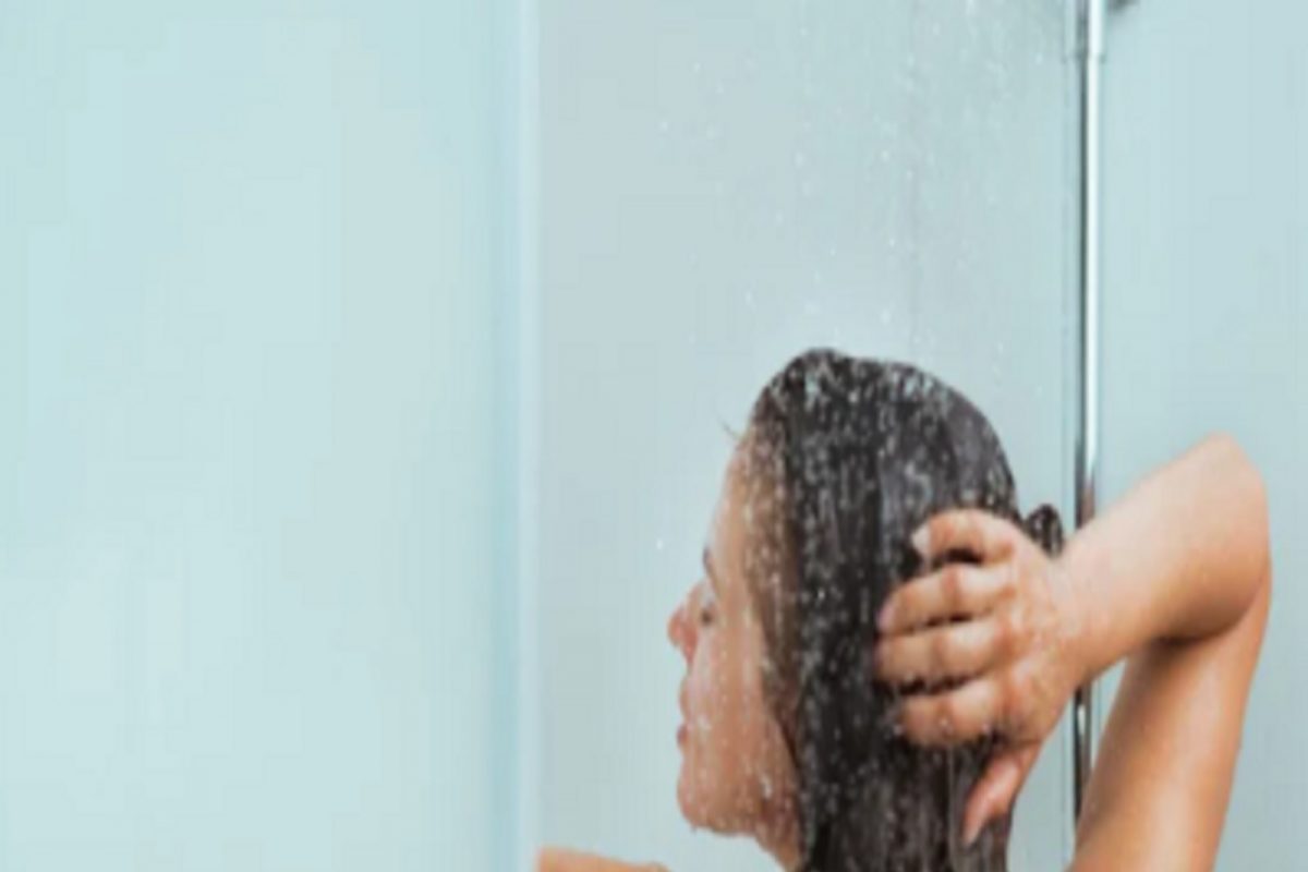 Hair care tips : केस धुताना जवळपास 90 टक्के लोक या चुका करतात; नंतर उपायांवर वेळ घालवतात