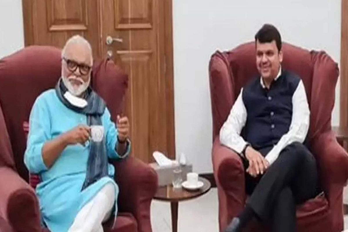 'आता दिवाळीनंतर काही जणांनी बॉम्ब फोडण्याची धमकी दिली आहे. पण ज्यांच्याकडे पैसे आहेत ते खरोखर बॉम्ब फोडत आहेत.