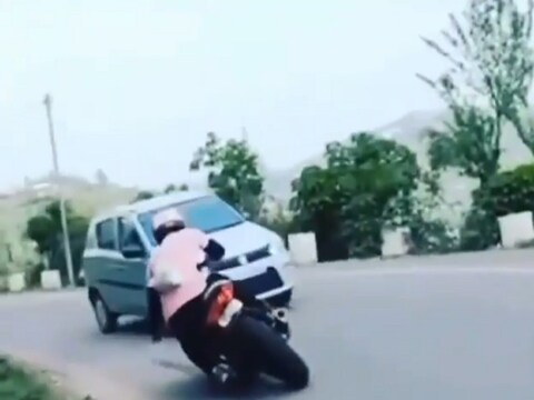 ब्लाइंड टर्नवर हिरोगिरी करायला गेला तरुण आणि...