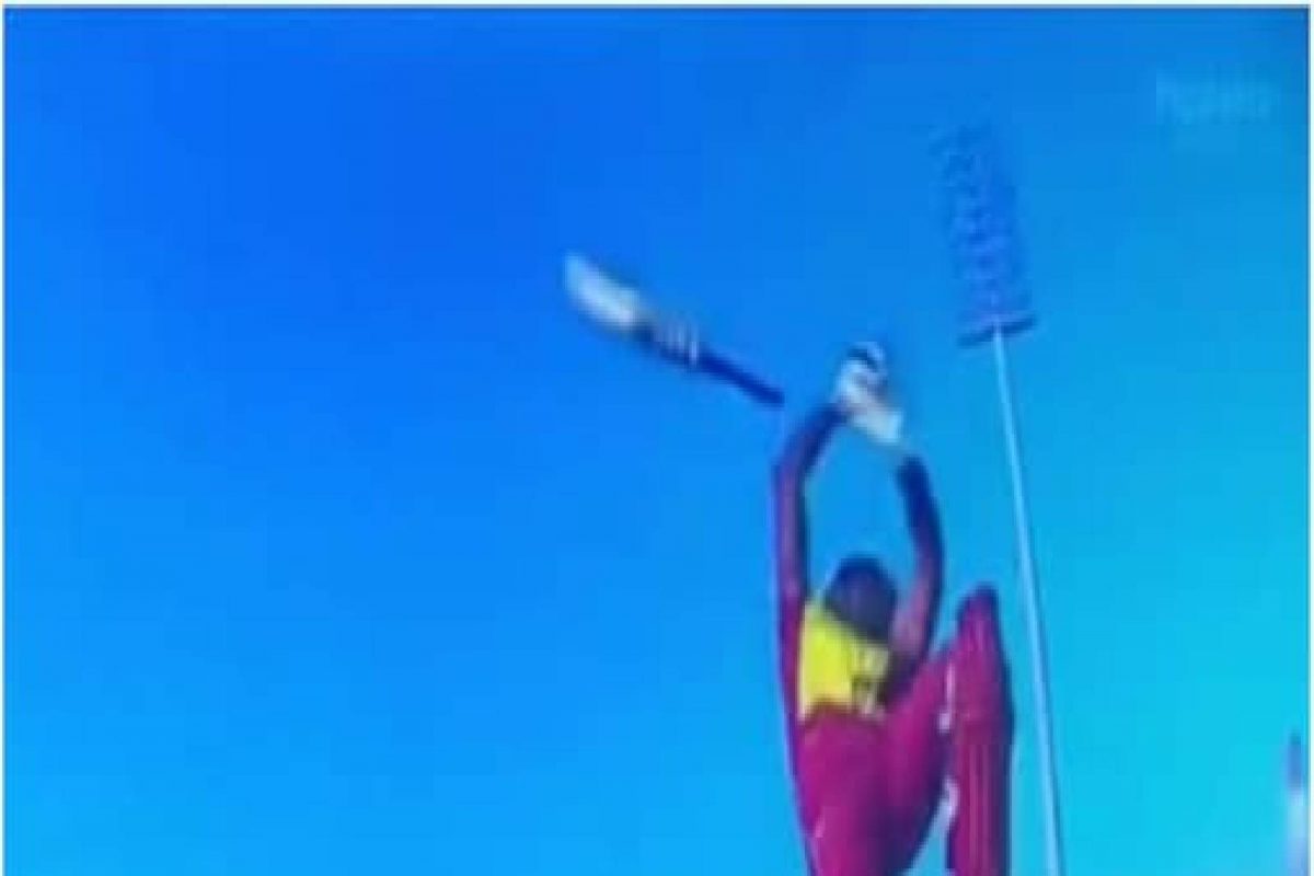 T20 World Cup : पोलार्डने मारला Bullet Shot, शेवटच्या सामन्यात थोडक्यात वाचला ब्राव्होचा जीव, Shocking VIDEO