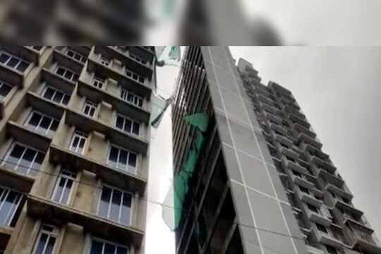 लपायला गेली अन् आयुष्यभरासाठी झाली नजरेआड; लिफ्टच्या दारातून कोसळून चिमुकलीचा दुर्दैवी अंत