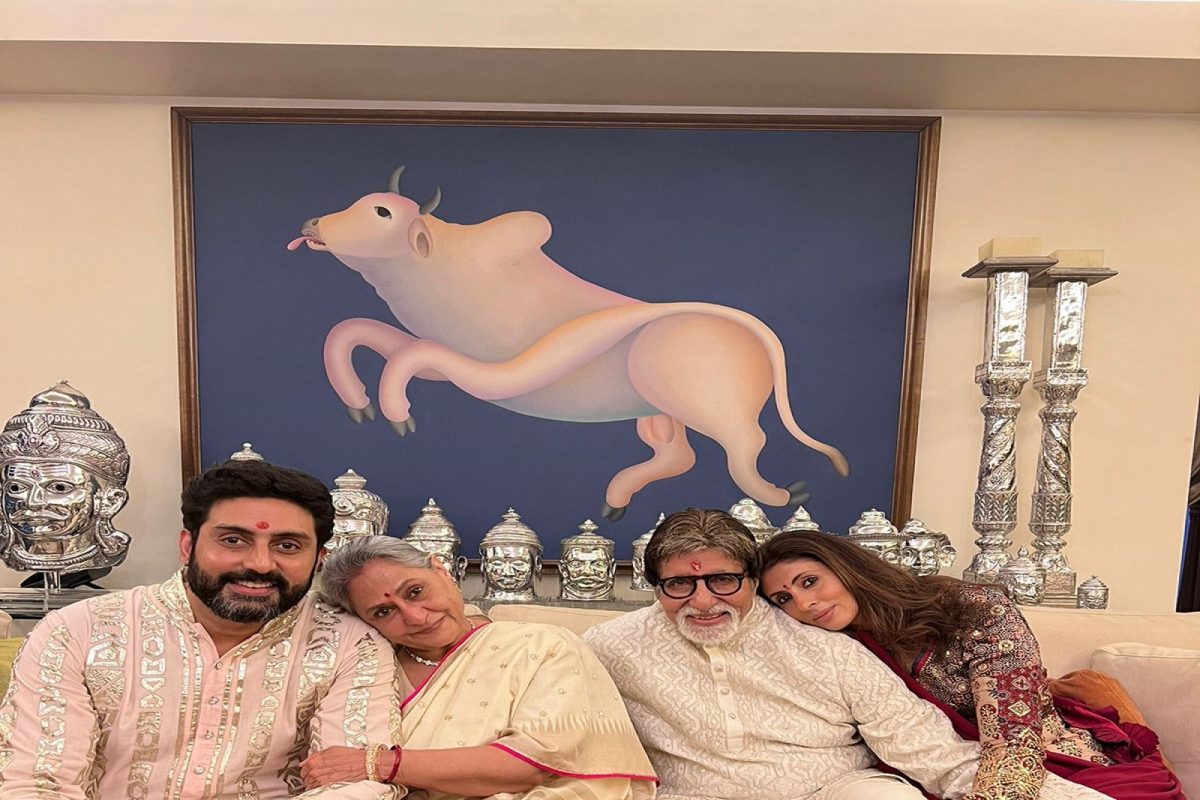 Bull Painting: बिग बींकडे असणाऱ्या या पेंटिंगची किंमत वाचून व्हाल हैराण, एवढ्या पैशांत मुंबईत खरेदी करता येईल 2BHK