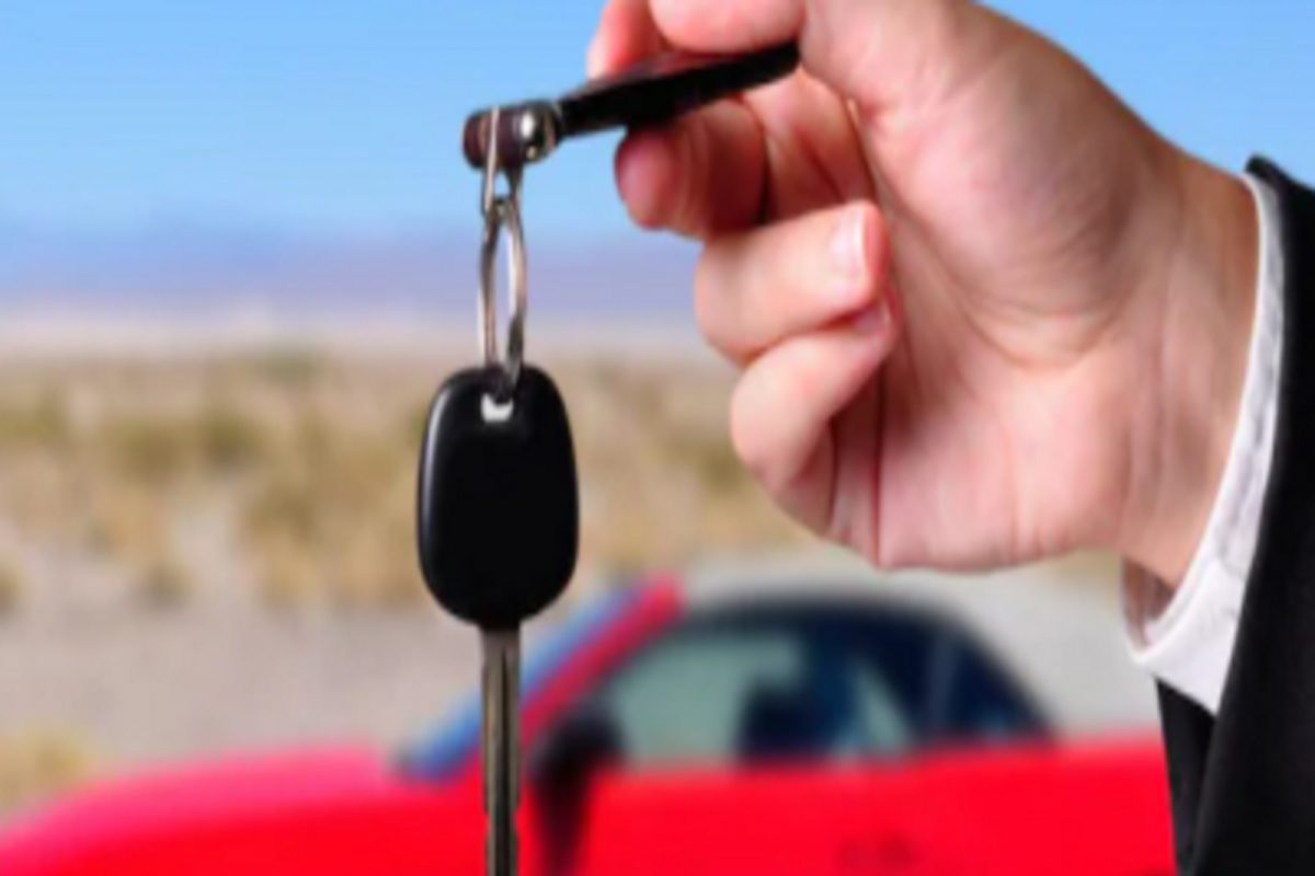 दिवाळीत Car खरेदी करायची आहे, पण बजेट नाहीये? ही कंपनी देतेय 1 लाखांपर्यंतची सूट, पाहा भन्नाट ऑफर