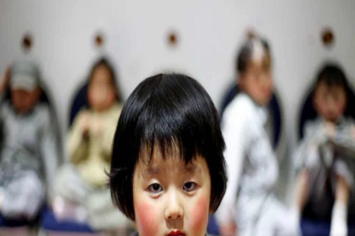 China birth rate | चीन झपाट्याने म्हातारा होतोय! मुलांना जन्म देण्यास का घाबरतायेत तरुण?