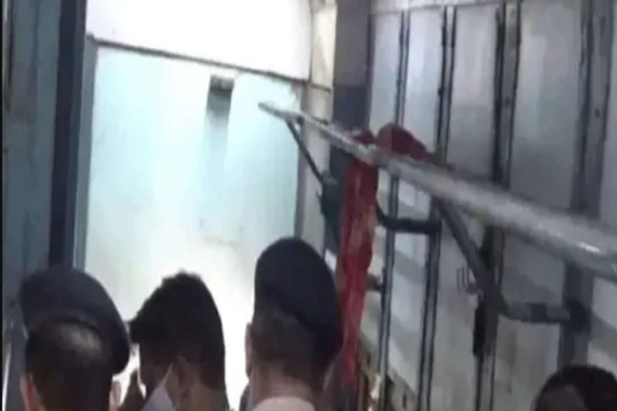 वलसाड रेल्वे स्थानकावर तरुणीचा गळफास घेतलेल्या अवस्थेत मृतदेह आढळला होता