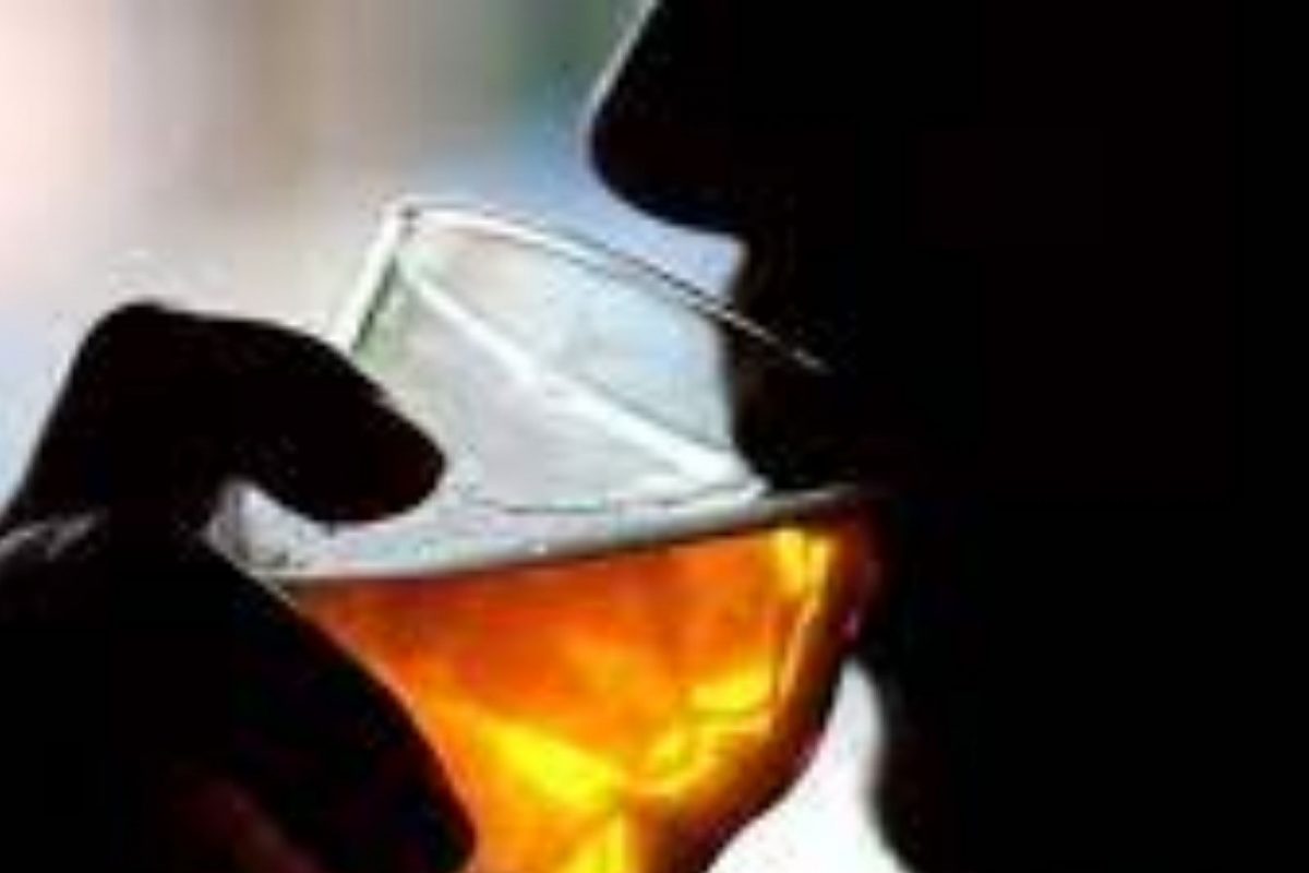 शहरातील विविध भागात उघड्यावर मद्यप्राशन करणाऱ्या व खाजगी क्लासेस भागातील विनाकारण फिरणाऱ्या 40 युवकांना ताब्यात घेण्यात आले.