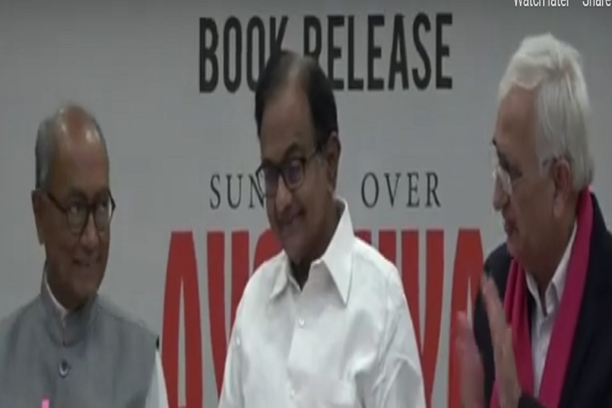 'बीफ खाण्यास चुकीचं मानत नव्हते सावरकर, गायीला माता मानण्याच्याही होते विरोधात', काँग्रेस नेत्याचं मोठं विधान