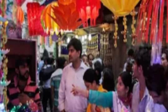 दिवाळीच्या काळातली गर्दी चिंता वाढवणारी; कोरोनाच्या नव्या वेरिएंटमुळे तिसऱ्या लाटेचा धोका