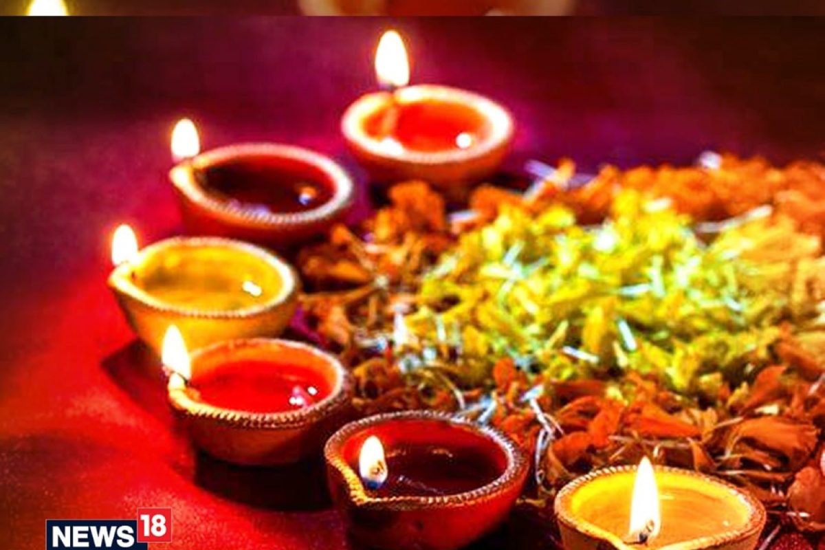 Diwali 2021: दिवाळीत पणती लावायची योग्य पद्धत माहिती आहे का? कुठल्या दिशेला असावी ज्योत?