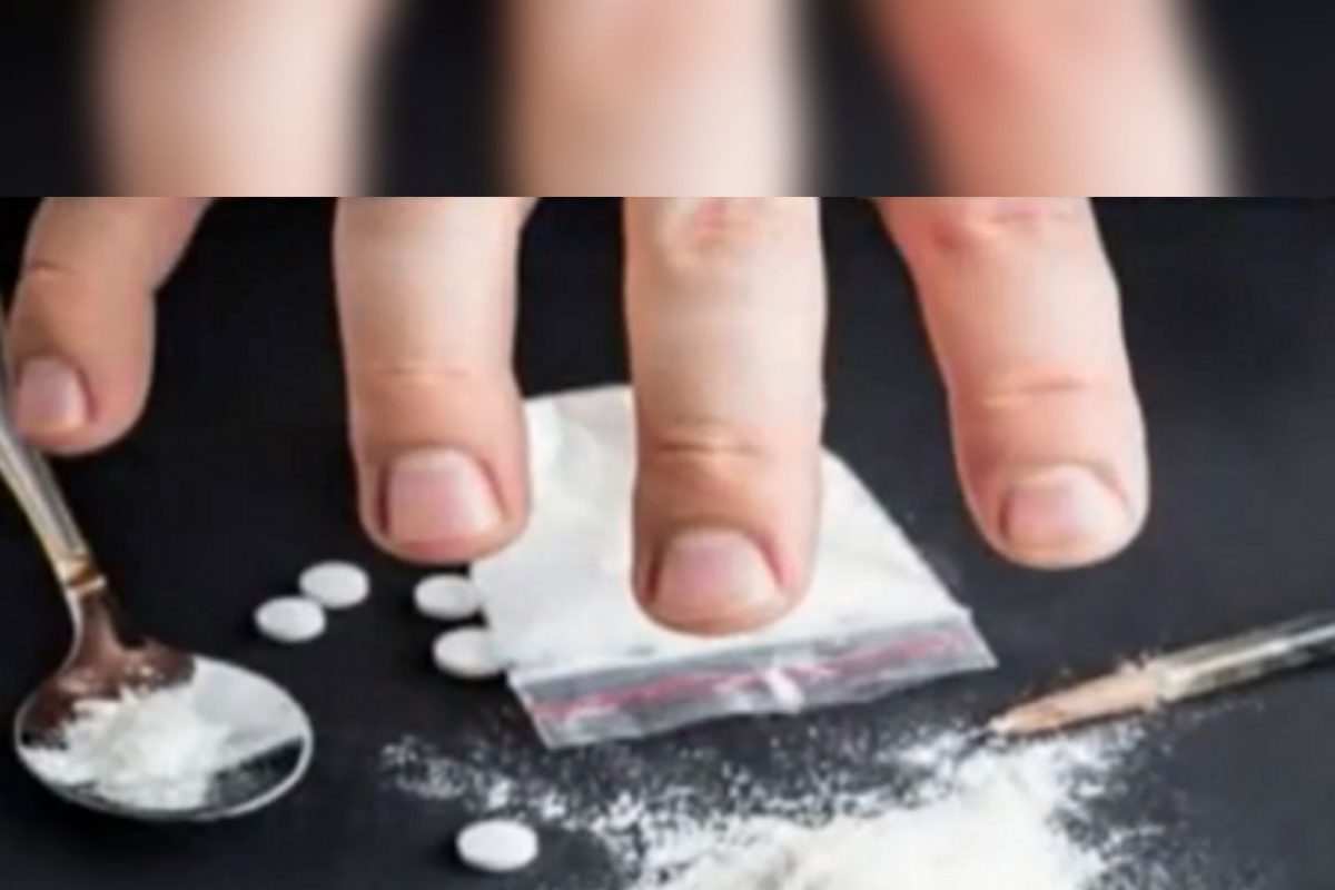 ताब्यात घेतलेल्या 45 वर्षीय महिलेसह आणखी एका जणावर गुन्हा दाखल करण्यात आला आहे,