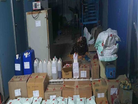 मुंबई पोलिसांच्या (Mumbai Police) अमली पदार्थविरोधी पथकाने अटक केलेल्या वकिलाच्या मोबाईलमधून धक्कादायक खुलासे होणार असून हा मोबाईल पोलिसांच्या हाती लागू नये म्हणून अटक होण्याआधीच वकिलाने हा मोबाईल नष्ट करण्याचा प्रयत्न केला आहे.