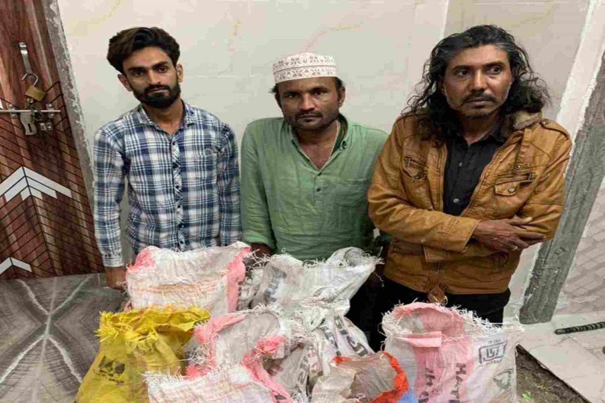 गुजरात एटीएसकडून तिघांना बेड्या