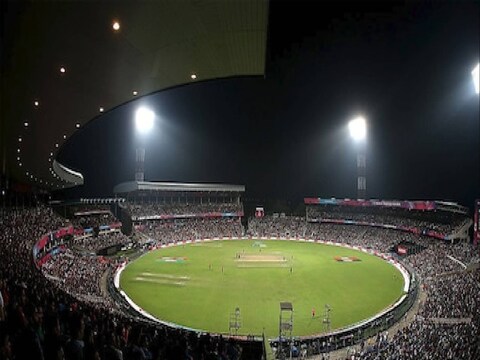 भारत आणि न्यूझीलंड (India vs New Zealand 3rd T20) यांच्यातल्या तिसऱ्या टी-20 मॅचवेळी कोलकात्याच्या ईडन गार्डनमधून (Eden Garden) 11 जणांना पोलिसांनी अटक केली आहे. 