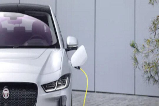 Electric Vehicle संबंधित शेअर तुमचा पोर्टफोलियो चमकवू शकतात, 'या' शेअर्सवर नजर ठेवा