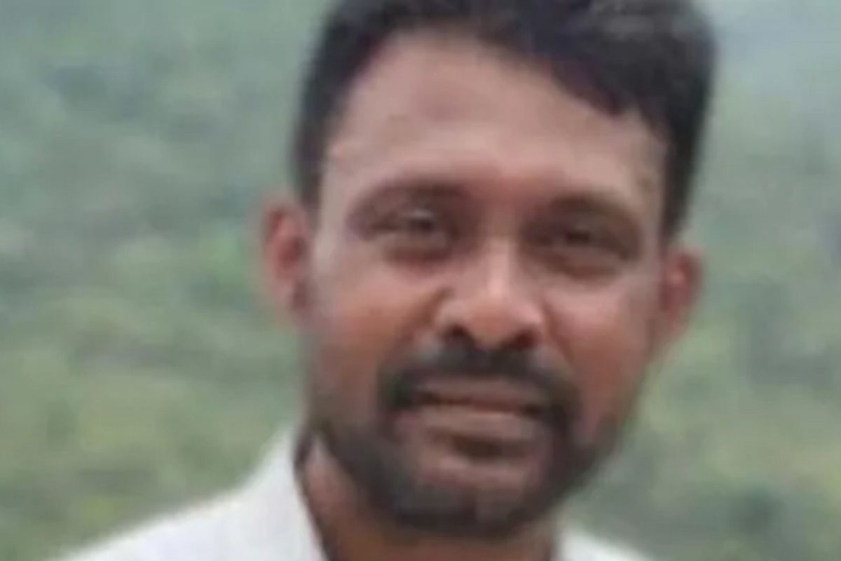 'सत्यवानाला' वाचवण्यासाठी जंगलात नक्षलवाद्यांकडे मुलांसह पोहोचली 'सावित्री'