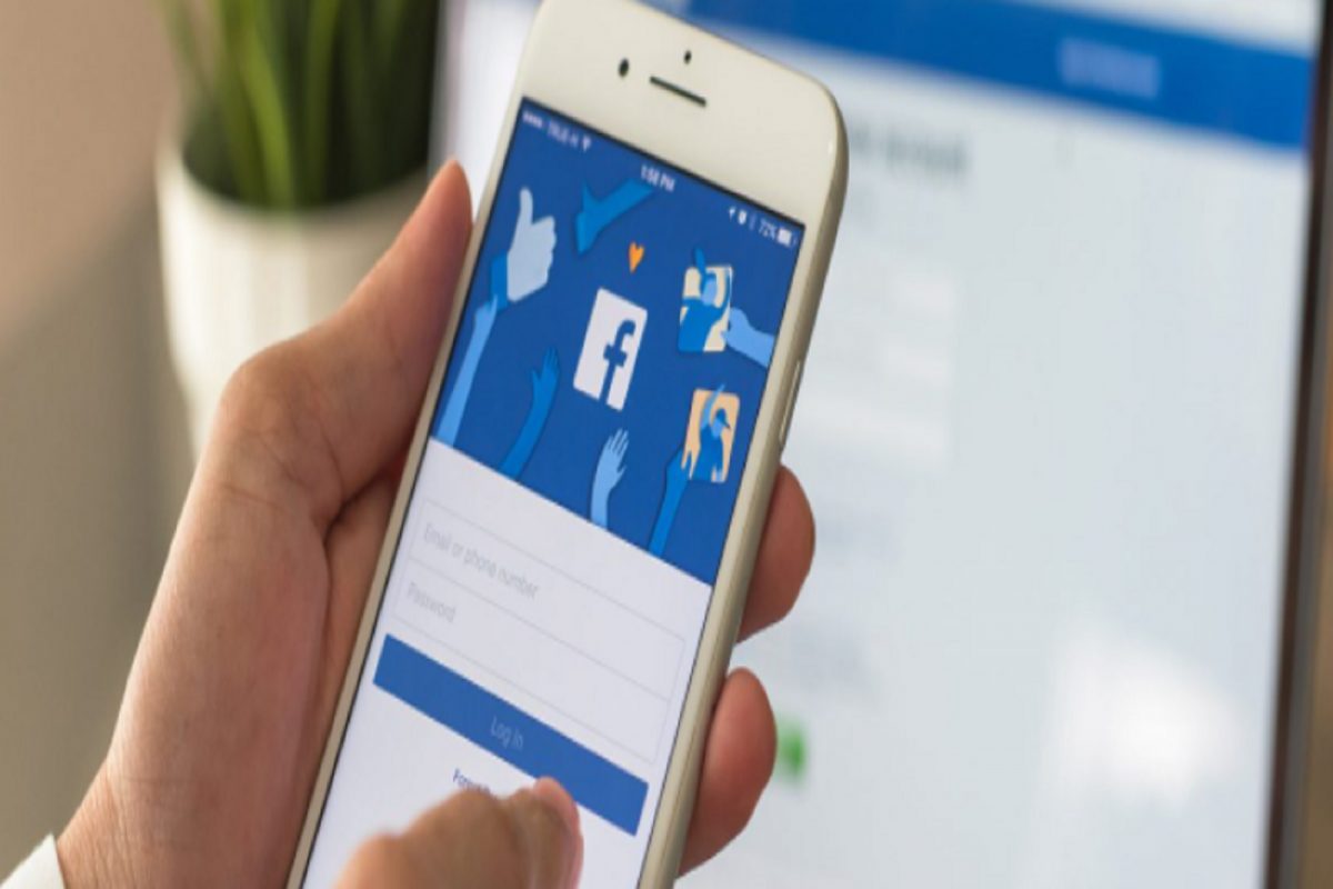 Facebook Tips: तुमचं फेसबुक अकाउंट हॅकर्सपासून सुरक्षित ठेवण्यासाठी या 5 गोष्टी कराच