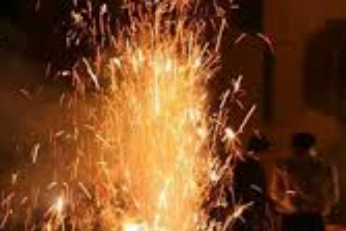 Diwali 2021 : तुमच्या खिशात बॉम्ब तर नाही ना? फटाके फोडताना नवं टेंशन