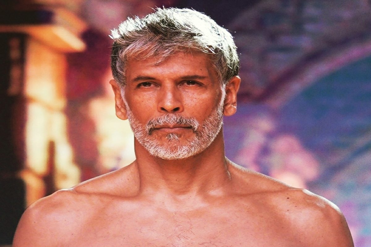 मिलिंद सोमणच्या 'या' फोटोने ओलांडल्या Boldness च्या मर्यादा, सोशल मीडियावर आलं होतं वादळ