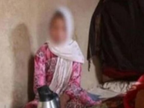 पोट भरण्यासाठी पुरेसे पैसे नसल्यामुळे घरातील एखाद्या वस्तूप्रमाणे मुलींना विकण्याची वेळ येत आहे.