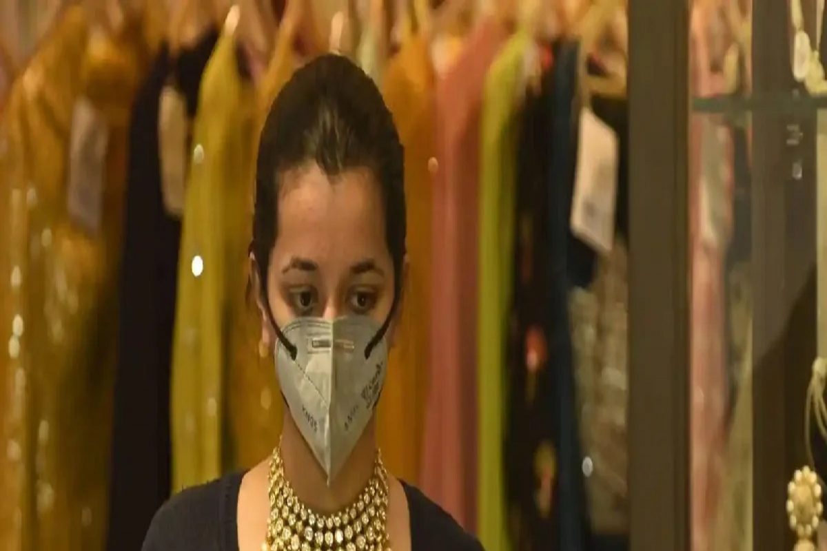 Gold Price Today: लग्नसराईत उतरला सोन्याचांदीचा भाव, आज या दराने खरेदी करा गोल्ड