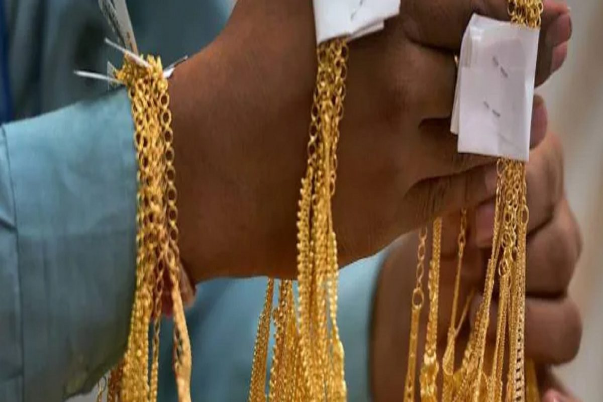 Gold Price Today: कालच्या घसरणीनंतर आज पुन्हा सोने दर रेकॉर्ड स्तराजवळ, खरेदीआधी तपासा लेटेस्ट भाव