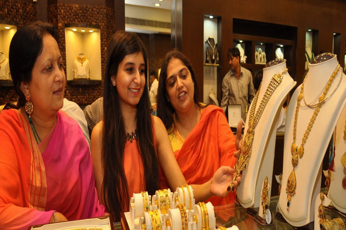 Gold Price Today: आज सोन्याचा भाव वधारला की कमी झाला? जाणून घ्या लेटेस्ट गोल्ड रेट्स