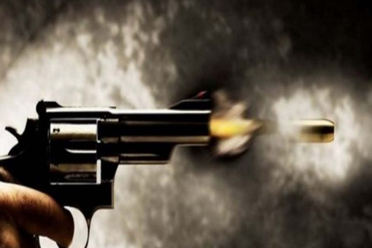 विरारमध्ये भरदिवसा खुनी थरार; तरुणावर झाडल्या 4 गोळ्या, शिवसेना नेत्यासह 9 जणांवर गुन्हा दाखल