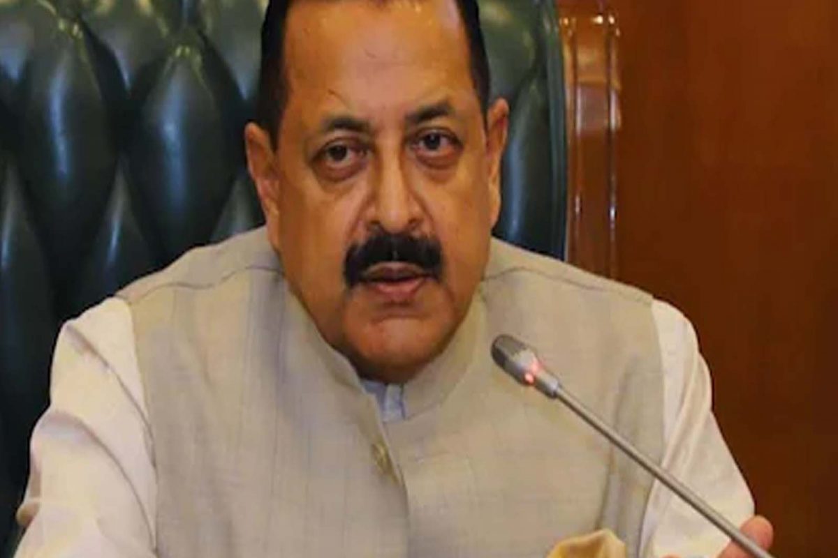 'जम्मू-काश्मीरमधला दहशतवाद आता संपत चालला आहे. येथील तरुण महत्त्वाकांक्षी असून, त्यांना (Youth in Jammu Kashmir) आता भारताच्या मुख्य प्रवाहात (Mainstream India) सामील व्हायचं आहे'