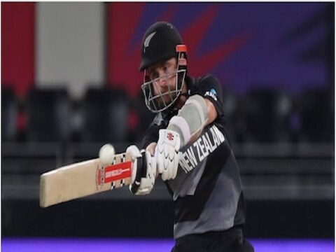 केन विलियमसनने (Kane Williamson) टी-20 वर्ल्ड कपच्या फायनलमध्ये (T20 World Cup Final) धमाकेदार खेळी करून न्यूझीलंडला (Australia vs New Zealand) मजबूत स्थितीमध्ये पोहोचवलं.