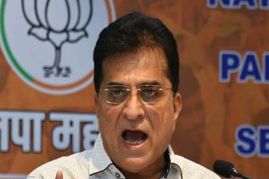  अमरावती पोलीस आयुक्त यांनी अमरावती जिल्ह्यात शहरात सध्या संचारबंदी लागू असल्याने दौरा स्थगित करावा, असे पत्र पाठवले आहे. 