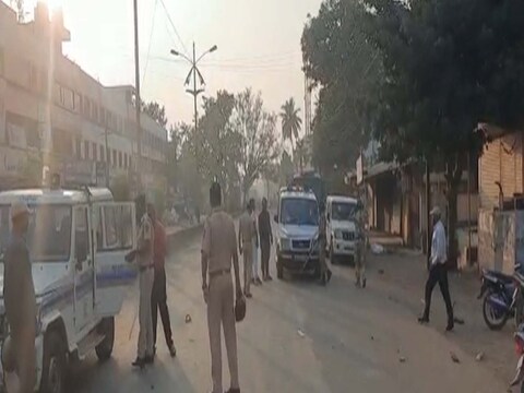. सध्या परिस्थिती आटोक्यात आली असून पोलीस बंदोबस्त वाढवण्यात आला आहे.  
 
