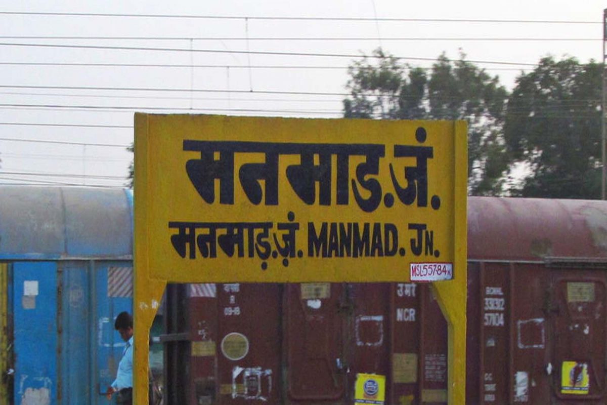 सुदैवाने कपलिंग रेल्वे स्थानकावर तुटली. जर गाडी सिकंदराबादकडे जात असताना धावत्या गाडीची त्यावेळी कपलिंग तुटली असती तर मोठा अपघात होऊन...