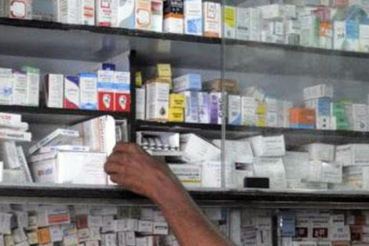 मेडिकल स्टोअरच्या आडून अफीमचा सप्लाय; 25 लाखांचा माल जप्त, पोलीसही हैराण