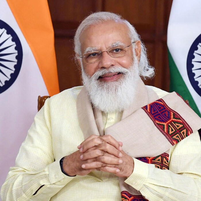 पंतप्रधान नरेंद्र मोदी यांनी शुक्रवारी देशवासियांना संबोधित करताना एक मोठी घोषणा केली. सरकार तिन्ही कृषी कायदे मागे घेत असून आगामी संसदेच्या अधिवेशनात यासंदर्भात आवश्यक प्रक्रिया पूर्ण केली जाईल, असे PM म्हणाले. केंद्र सरकार यासाठी समिती स्थापन करणार आहे. दरम्यान शेतकऱ्यांसाठी आणखी एक महत्त्वाची बातमी म्हणजे पीएम शेतकरी सन्मान निधी योजनेअंतर्गत (PM Kisan Samman Nidhi) शेतकऱ्यांना मिळणारी रक्कम दुप्पट केली जाऊ शकते. या योजनेसह शेतकऱ्यांना इतरही काही फायदे उपलब्ध होतात. 