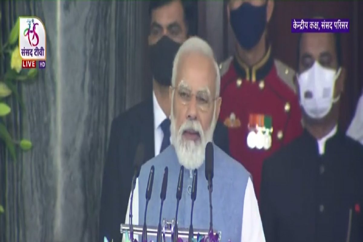 ''आज जर संविधानाची निर्मिती करावी लागली असती तर...आपण संविधनाचं एक पानही लिहू शकलो असतो का?''