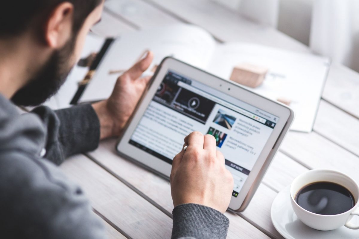 Online Upskilling courses: तुम्हीही करिअरची नवी सुरुवात करताय? मग 'हे' कोर्सेस येतील तुमच्या कामी; एकदा वाचाच